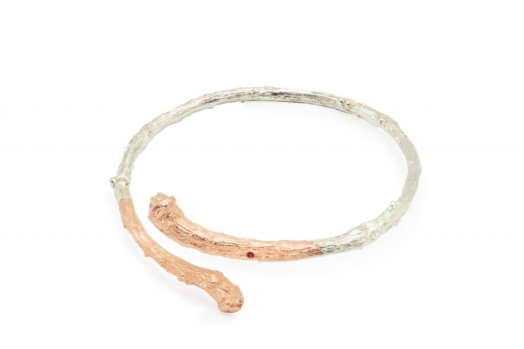 Plata, oro rosa y diamante incrustado (400€)