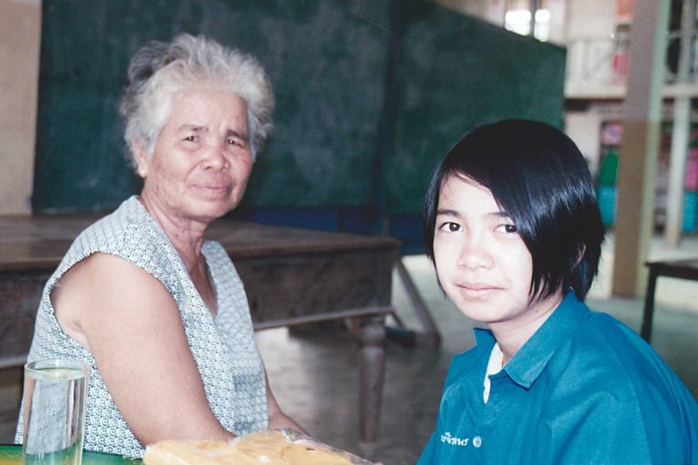 Programa de becas para niñas en Tailandia